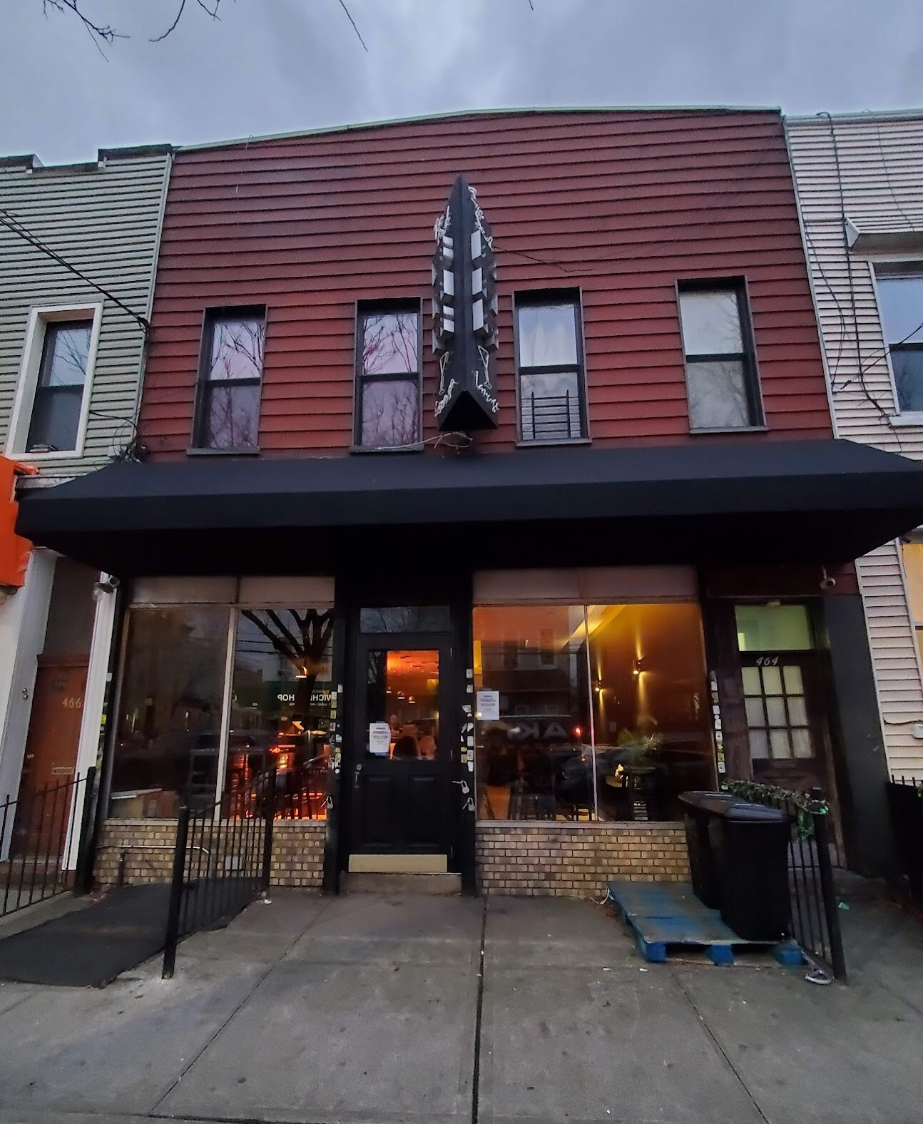 464 Onderdonk Ave, Flushing, NY à louer Photo principale– Image 1 sur 20