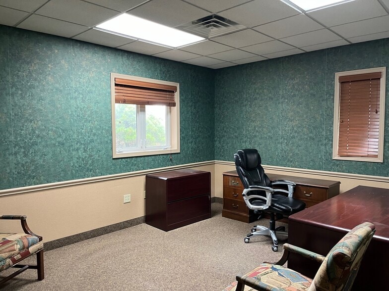 503 Abbe Rd S, Elyria, OH à vendre - Photo intérieure – Image 3 sur 9