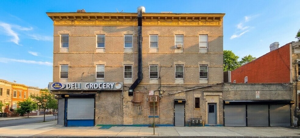576 Ridgewood Ave, Brooklyn, NY à vendre - Photo de l’immeuble – Image 3 sur 9
