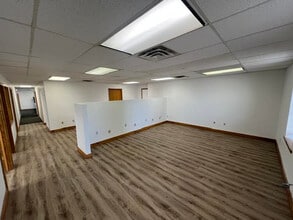 835 Louisa St, Lansing, MI à louer Photo intérieure– Image 1 sur 12