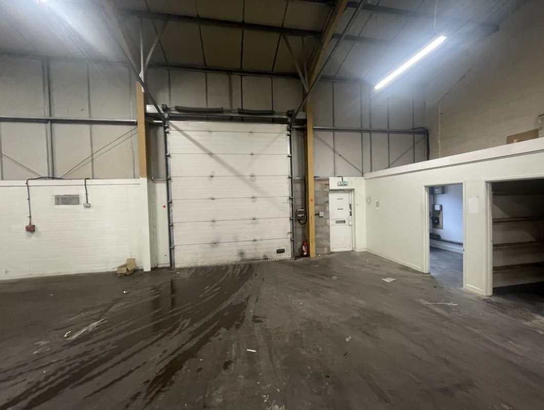 Lowmoor Industrial Estate, Wellington, SOM TA21 0AZ - Lot 5 -  - Photo intérieure - Image 1 of 3