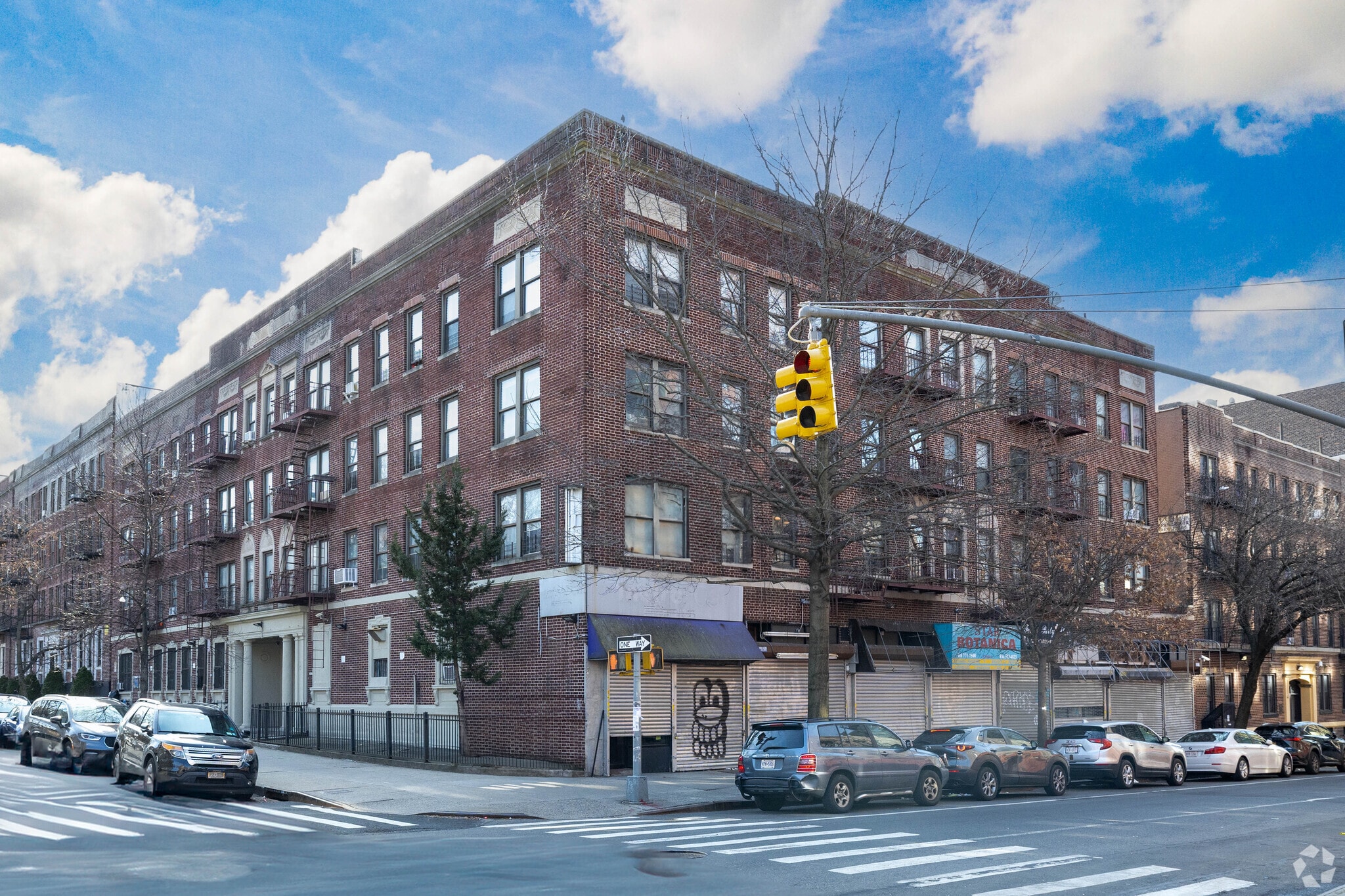 877 Franklin Ave, Brooklyn, NY à louer Photo de l’immeuble– Image 1 sur 8