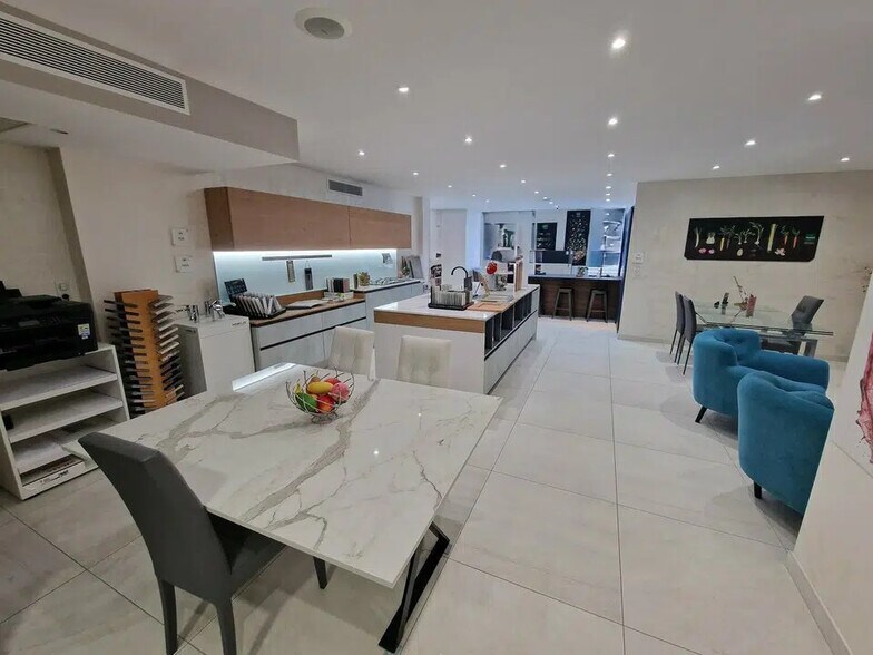 Local commercial dans Saint-Laurent-du-Var à louer - Photo intérieure – Image 3 sur 5