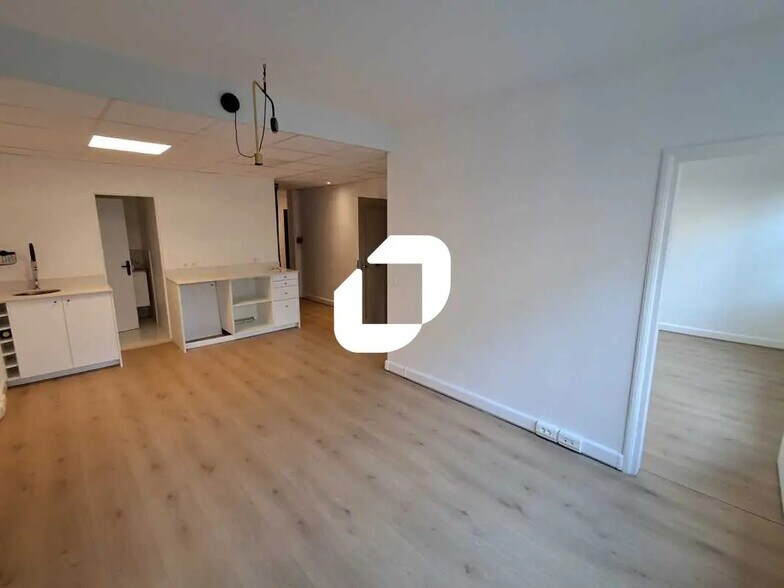 Bureau dans La Garenne-Colombes à louer - Photo de l’immeuble – Image 2 sur 9
