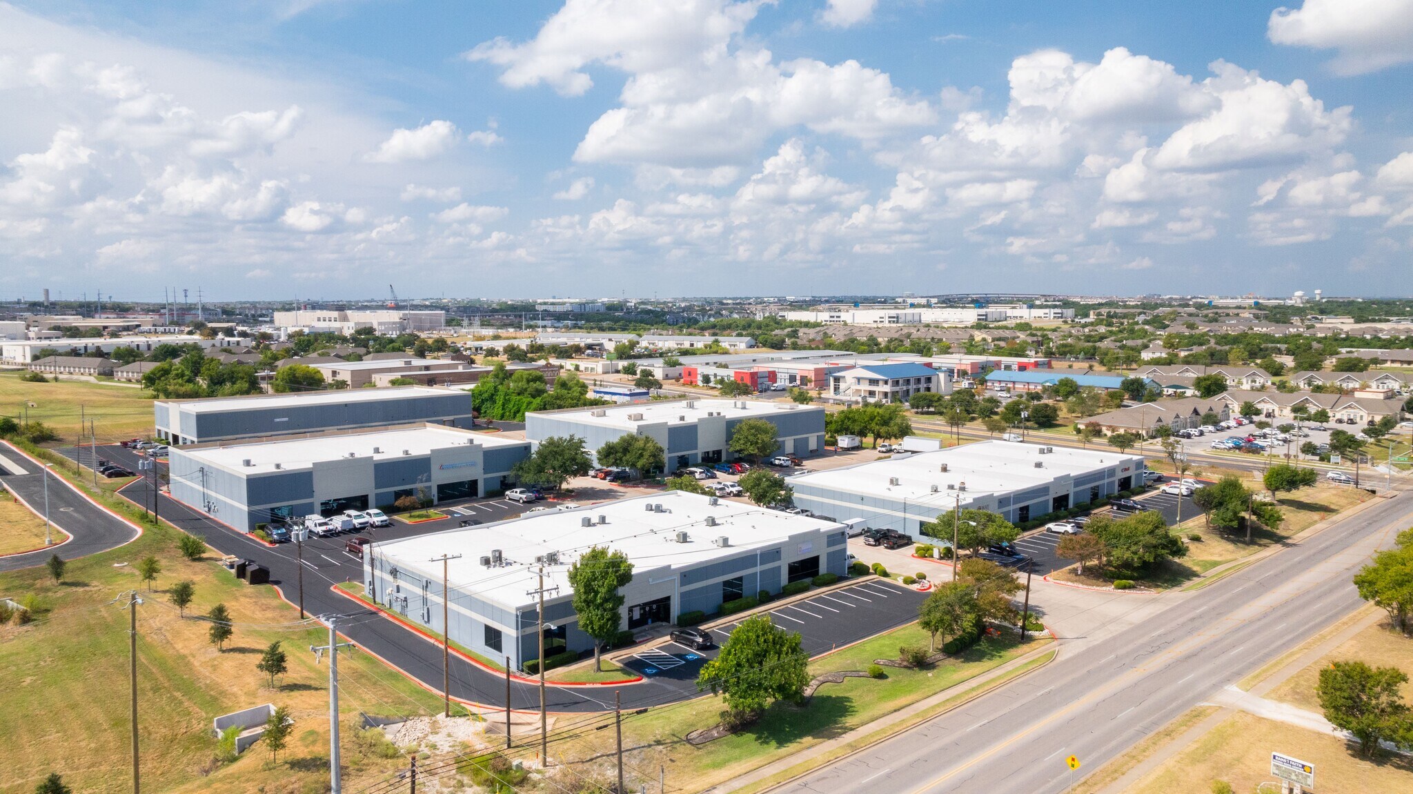 2701 Gattis School Rd, Round Rock, TX à louer Photo de l’immeuble– Image 1 sur 8