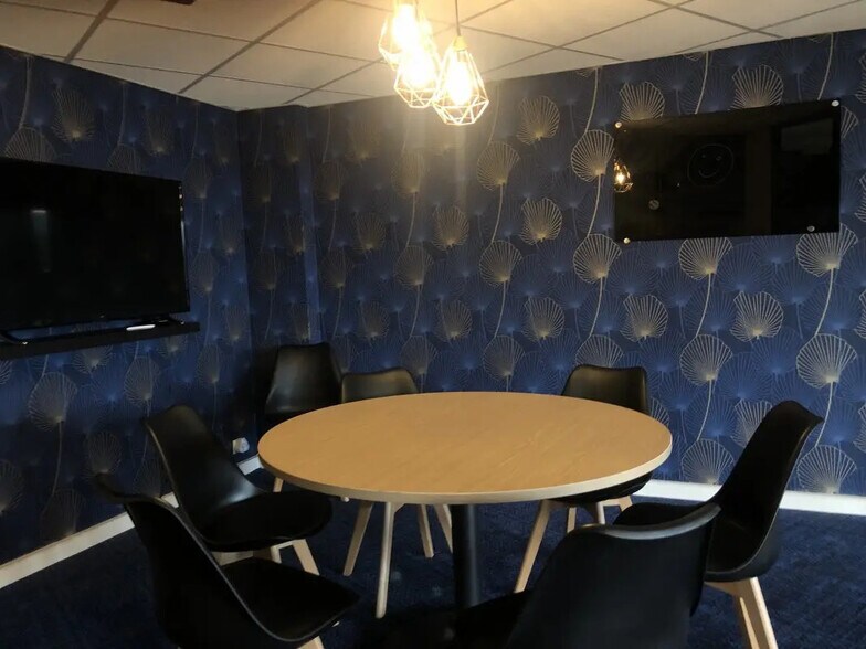 Bureau dans Saint-Cloud à louer - Photo de l’immeuble – Image 3 sur 5