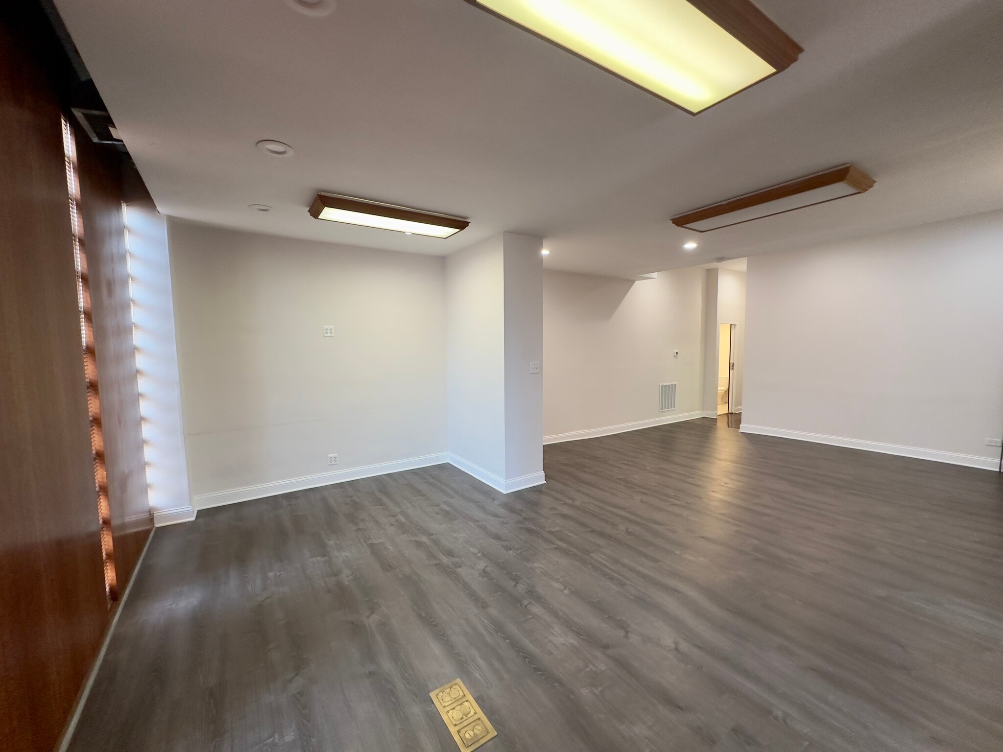 4178 W Montrose Ave, Chicago, IL à louer Photo de l’immeuble– Image 1 sur 7