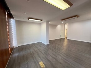 4178 W Montrose Ave, Chicago, IL à louer Photo de l’immeuble– Image 1 sur 7