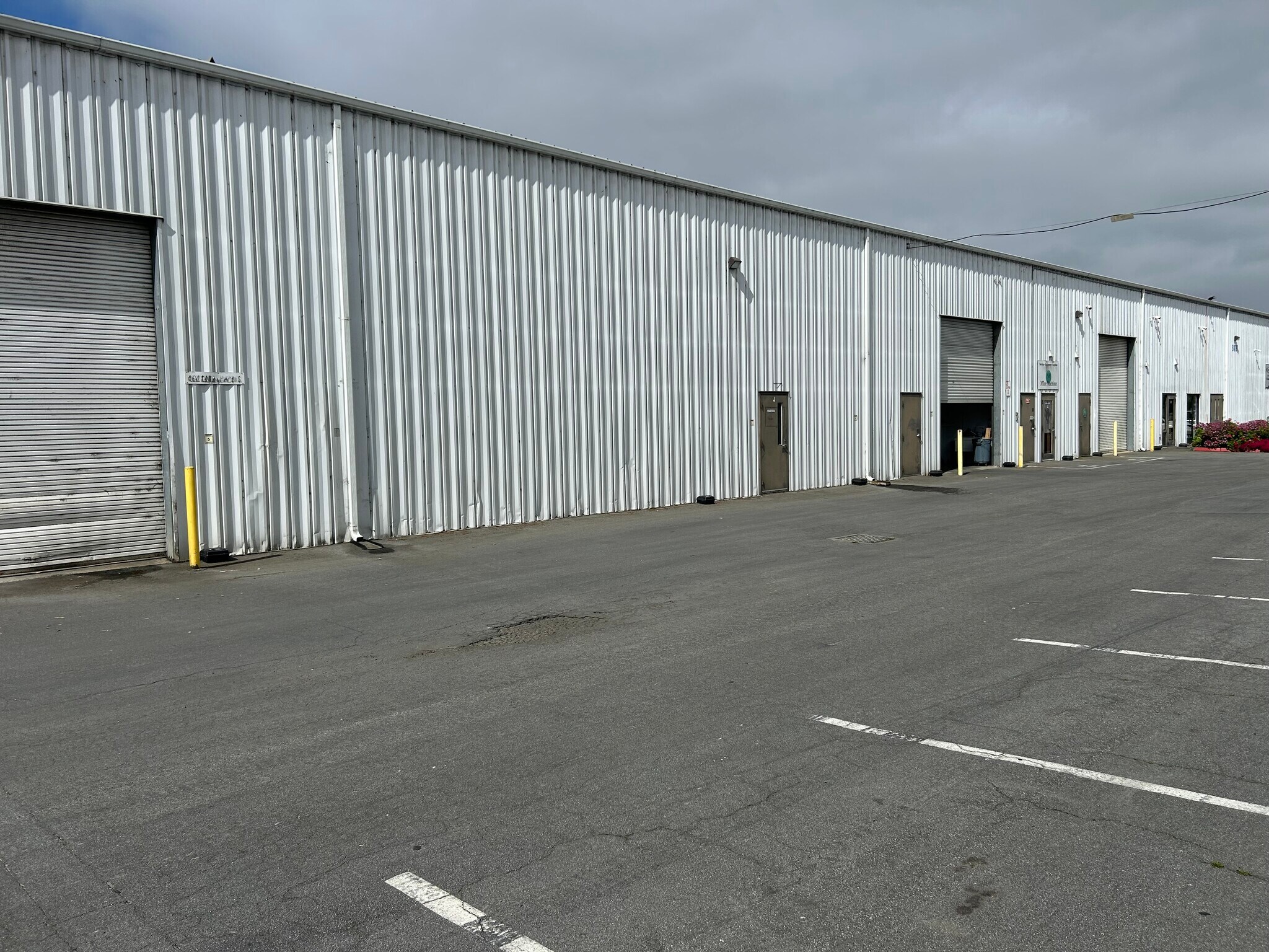 845 W Market St, Salinas, CA à louer Photo principale– Image 1 sur 4