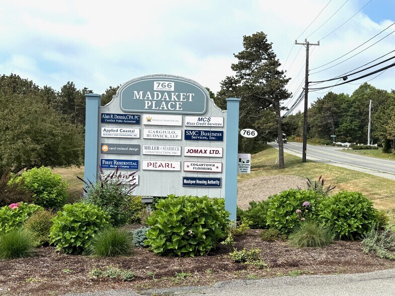 766 Falmouth Rd, Mashpee, MA à louer - Photo de l’immeuble – Image 2 sur 12