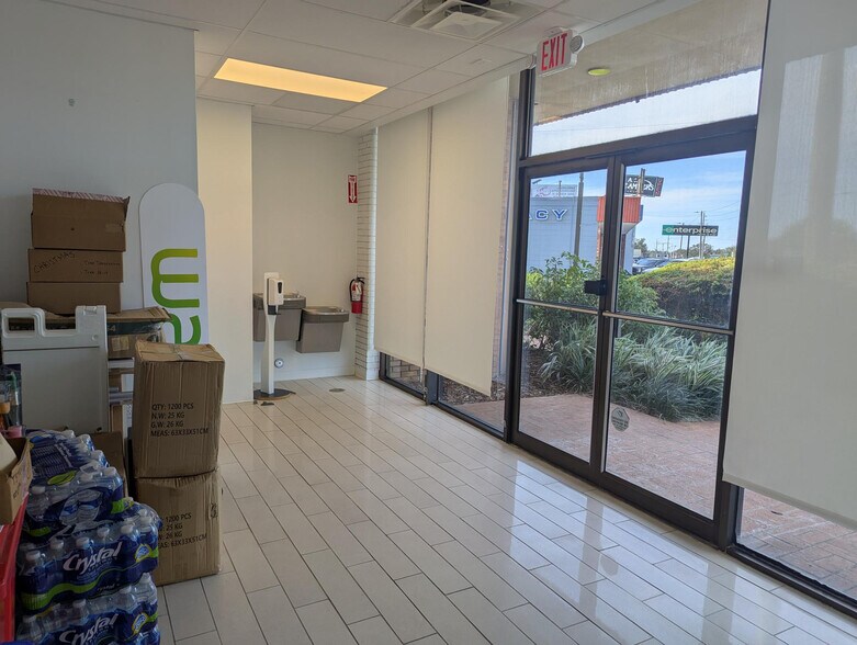 514 Cypress Gardens Blvd, Winter Haven, FL à louer - Photo intérieure – Image 2 sur 5