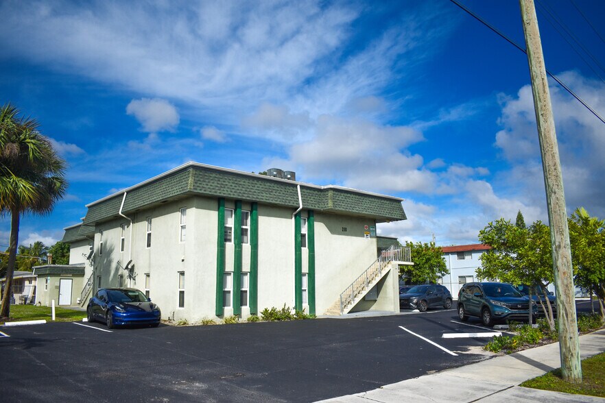 Bayberry Apartments portefeuille de 1 biens à vendre sur LoopNet.fr - Photo de l’immeuble – Image 3 sur 10