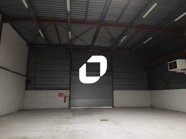 Local d’activités dans Coignières à louer - Photo intérieure – Image 2 sur 11