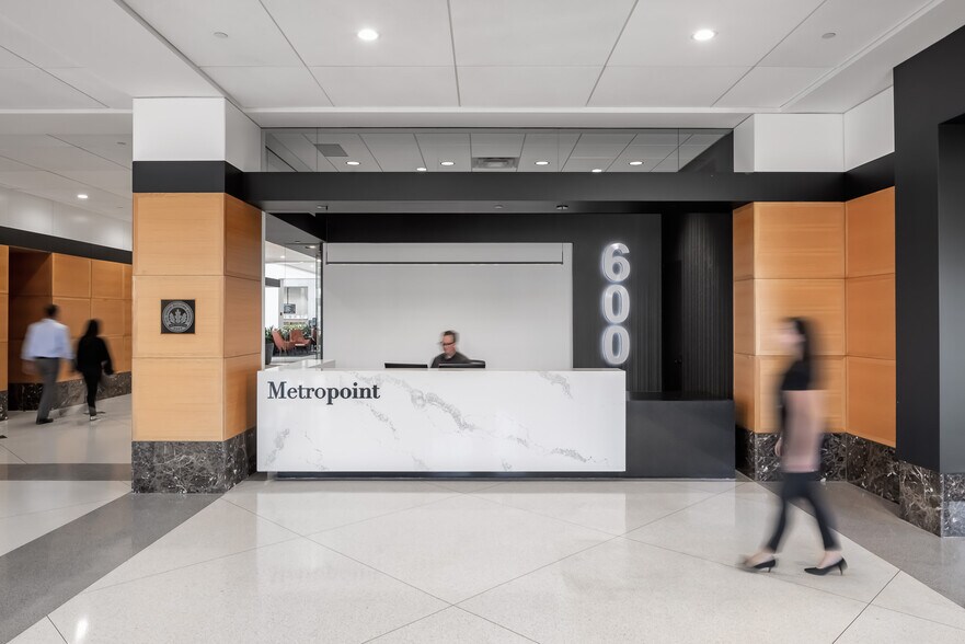 600 Highway 169 S, Saint Louis Park, MN à louer - Photo intérieure – Image 2 sur 9