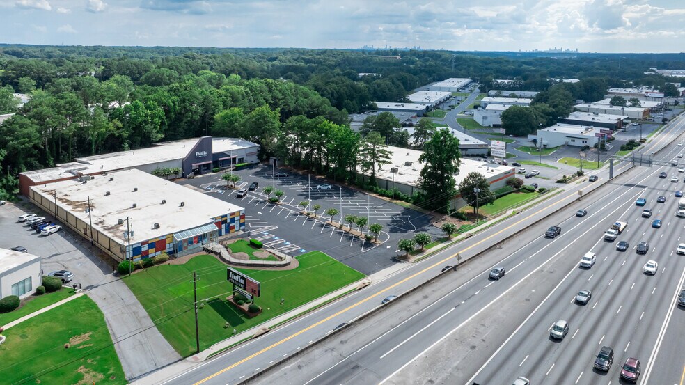 6248 Dawson Blvd, Norcross, GA à louer - Photo de l’immeuble – Image 3 sur 5