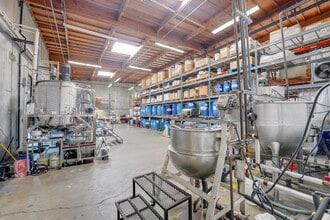 1849 Diamond St, San Marcos, CA à louer Photo de l’immeuble– Image 2 sur 11