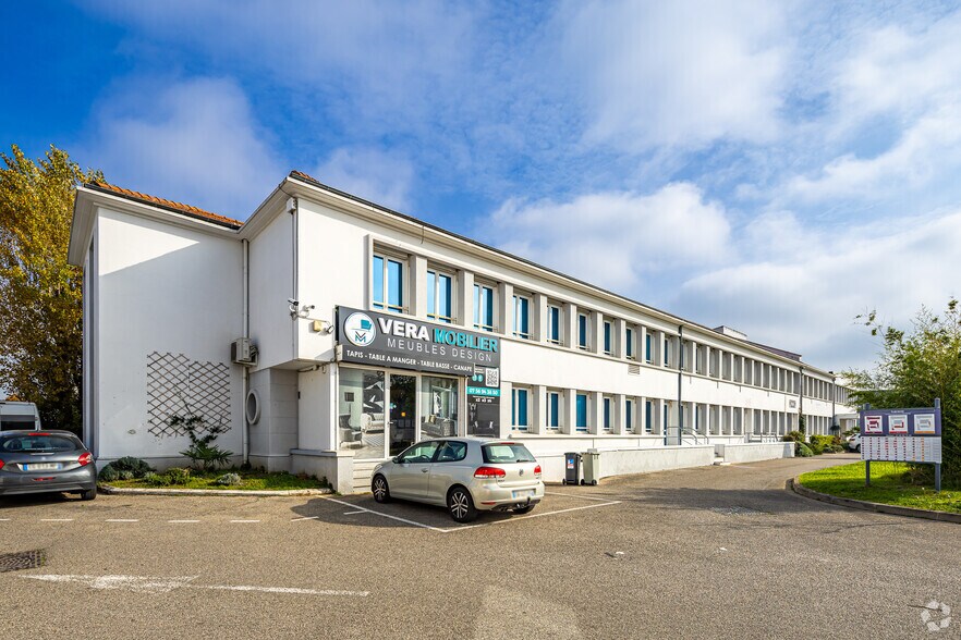 197 Avenue Francis De Pressensé, Vénissieux à louer - Photo de l’immeuble – Image 3 sur 3