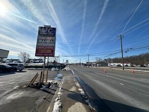 4508-4518 New Falls Rd, Levittown, PA à louer Photo intérieure– Image 2 sur 11