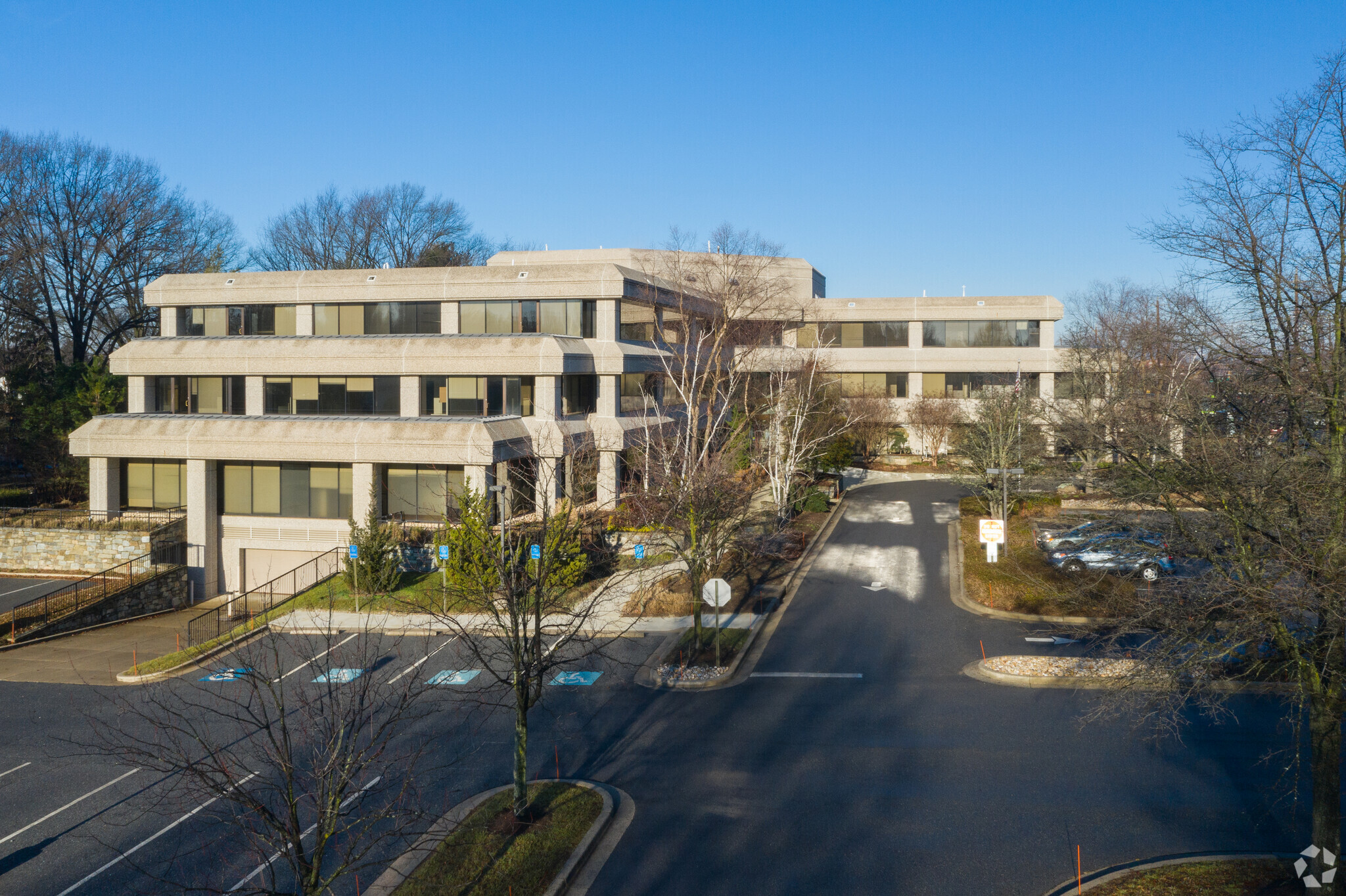 800 S Frederick Ave, Gaithersburg, MD à louer Photo de l’immeuble– Image 1 sur 8