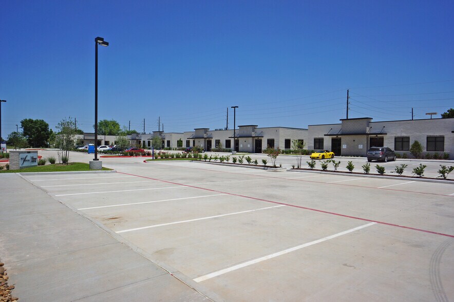 12440 Emily Ct, Sugar Land, TX à louer - Photo de l’immeuble – Image 2 sur 24