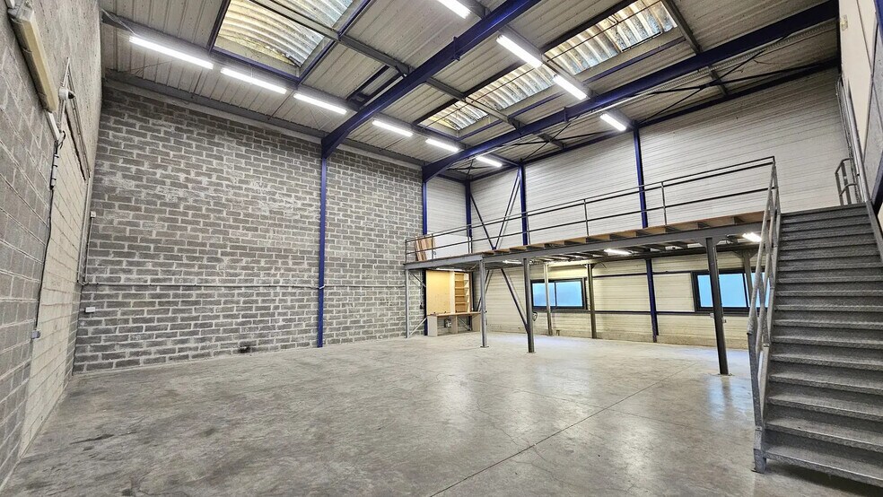 Local d’activités dans Champigny-sur-Marne à louer - Photo intérieure – Image 2 sur 14