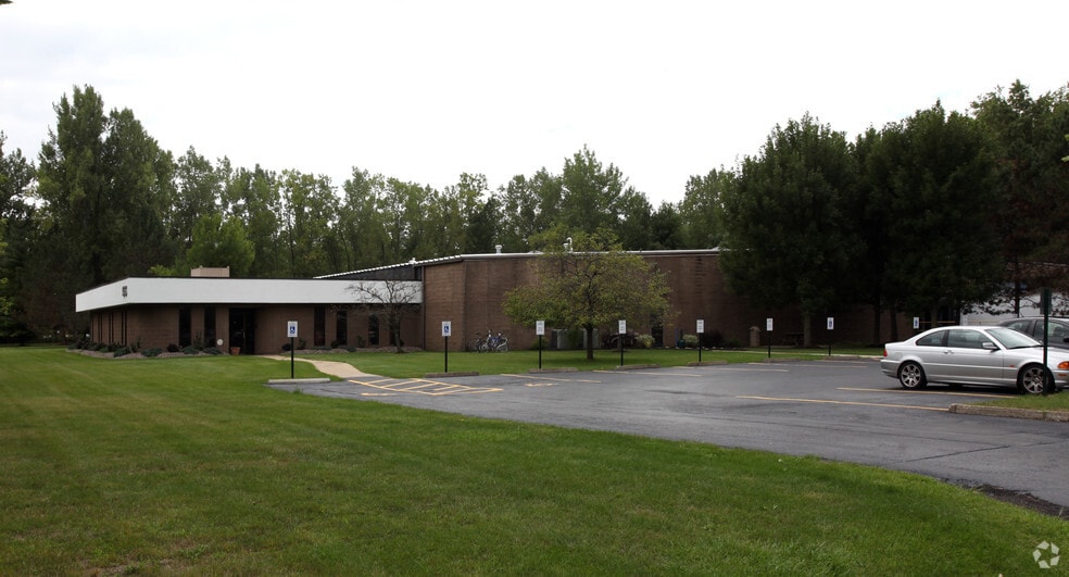 55 Woodridge Dr, Amherst, NY à louer - Photo principale – Image 1 sur 3