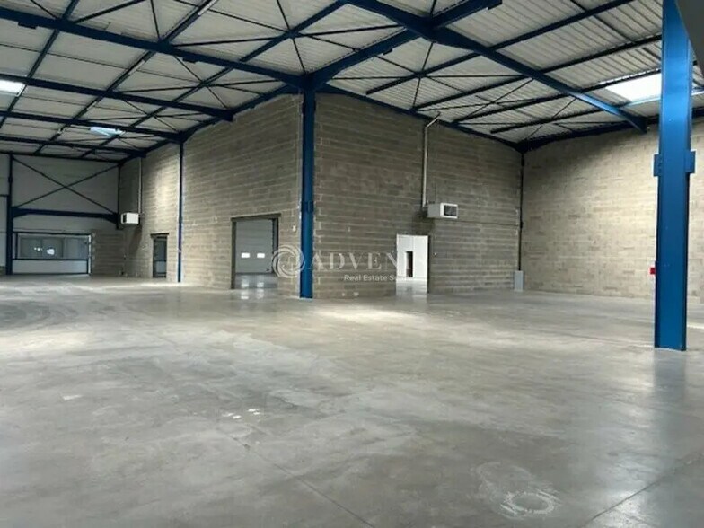 Local d’activités dans Dagneux à louer - Photo de l’immeuble – Image 1 sur 11