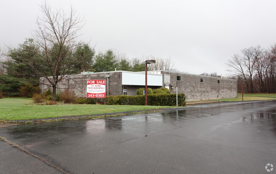 28 Britton Dr, Bloomfield, CT à vendre - Photo principale – Image 1 sur 4