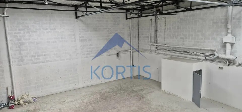 Local d'activités dans Saint-Priest à vendre - Photo de l’immeuble – Image 2 sur 9