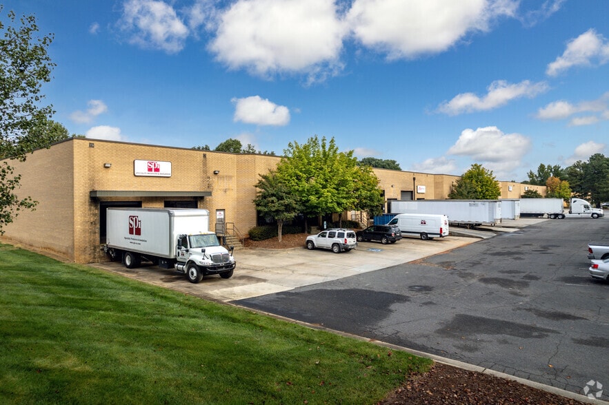 3300 Woodpark Blvd, Charlotte, NC à louer - Photo principale – Image 2 sur 6