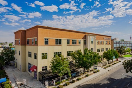 900 Truxtun Ave, Bakersfield, CA à louer - Photo de l’immeuble – Image 2 sur 5