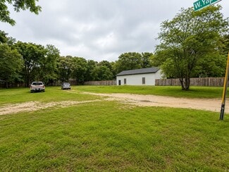 Plus de détails pour 208 Old Yaphank Rd, Coram, NY - Industriel/Logistique à vendre