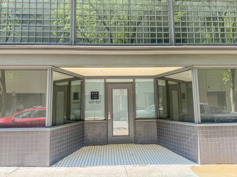 209 1st St SW, Roanoke, VA à vendre - Photo de l’immeuble – Image 2 sur 21