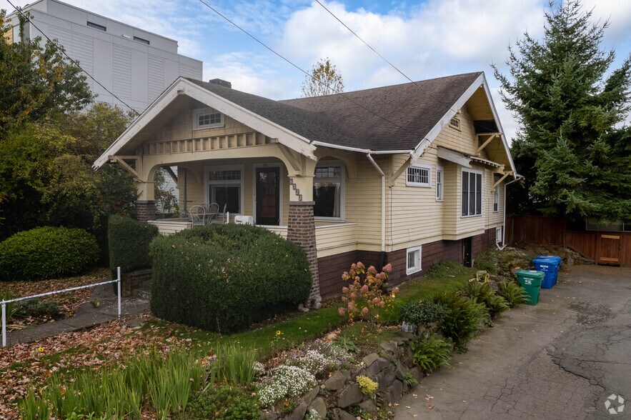 8323-8327 15th Ave, Seattle, WA à vendre - Photo de l’immeuble – Image 2 sur 11