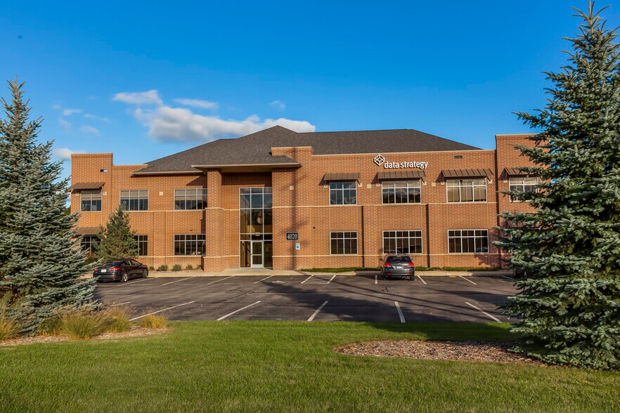 4020 E Beltline Ave NE, Grand Rapids, MI à vendre - Photo de l’immeuble – Image 2 sur 4