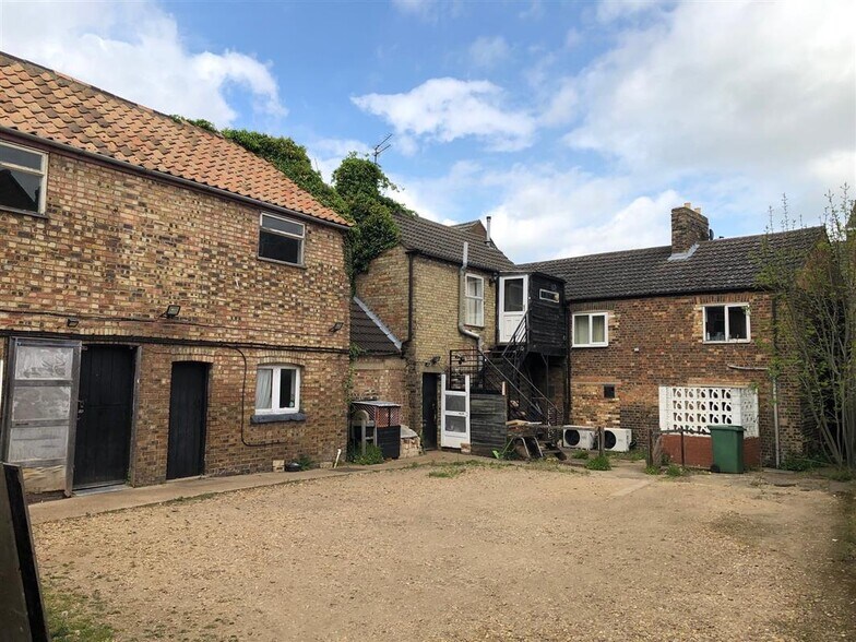 11-13 High Causeway, Whittlesey à vendre - Photo de l’immeuble – Image 3 sur 5