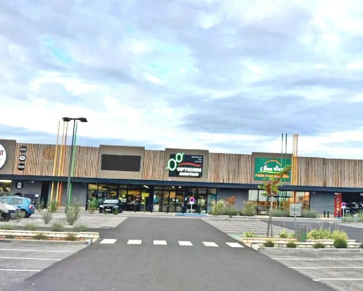 Local commercial dans Chasseneuil-du-Poitou à louer - Photo de l’immeuble – Image 3 sur 3