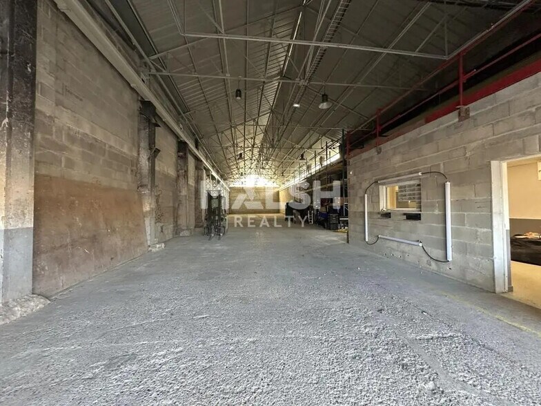 Local d’activités dans Chassieu à louer - Photo de l’immeuble – Image 3 sur 7