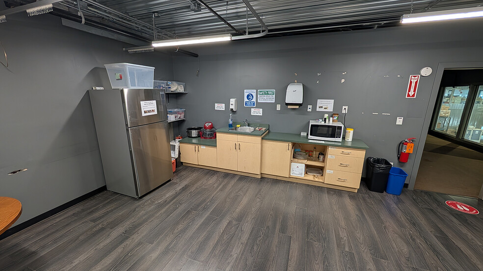 91 Lowson Cres, Winnipeg, MB à louer - Photo de l’immeuble – Image 3 sur 7