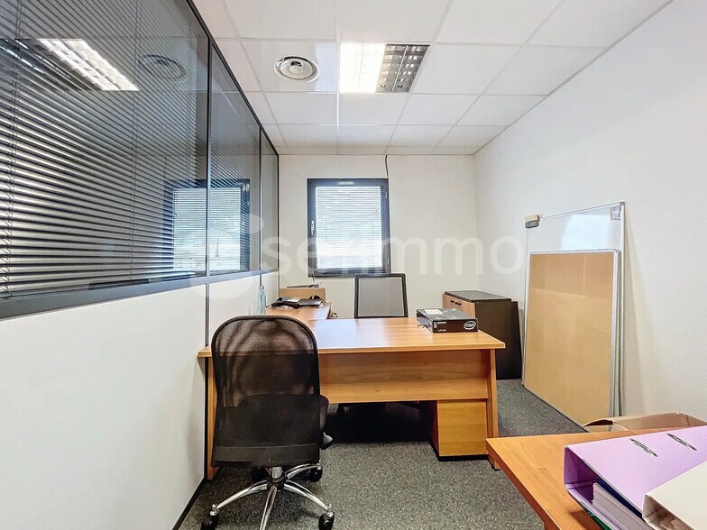 415 Rue Claude Nicolas Ledoux, Aix-en-Provence à louer - Photo de l’immeuble – Image 3 sur 6