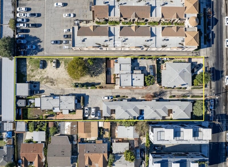 11414 Calvert St, North Hollywood, CA à vendre - Photo de l’immeuble – Image 2 sur 14