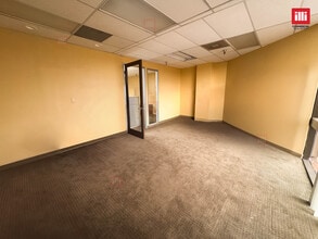 23734 Valencia Blvd, Valencia, CA à louer Photo intérieure– Image 2 sur 3