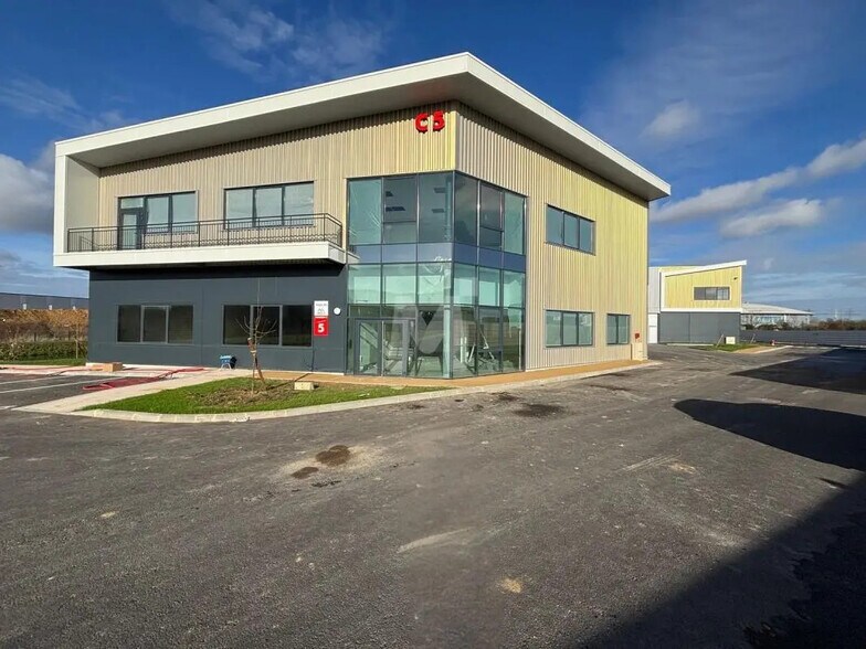 Local d'activités dans Villebon-sur-Yvette à vendre - Photo de l’immeuble – Image 2 sur 11