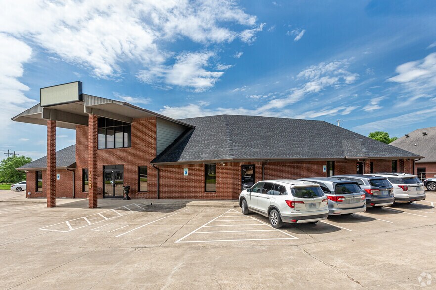 1333 Arapaho Ave, Springdale, AR à louer - Photo de l’immeuble – Image 2 sur 6