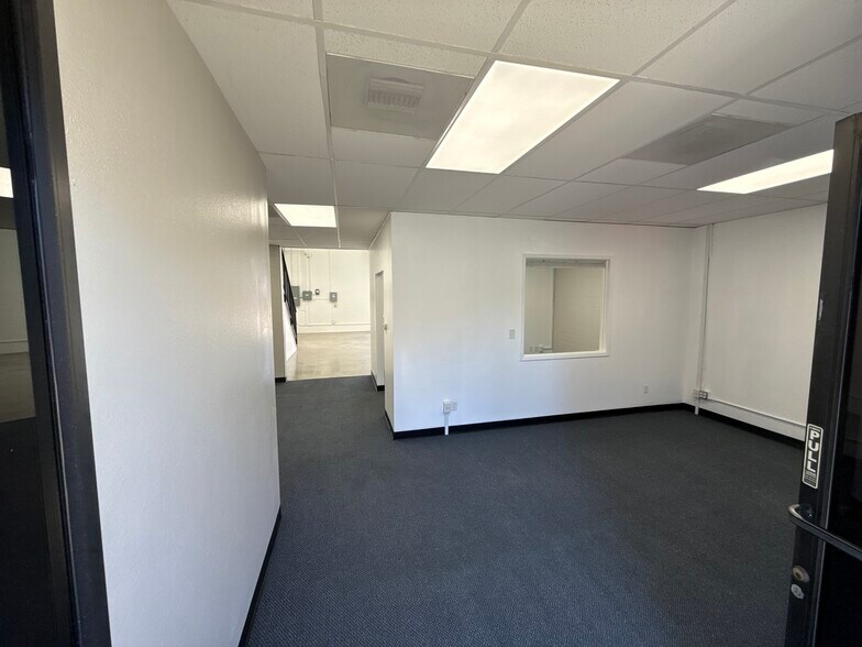 2607 W Olive Ave, Burbank, CA à louer - Photo de l’immeuble – Image 3 sur 18