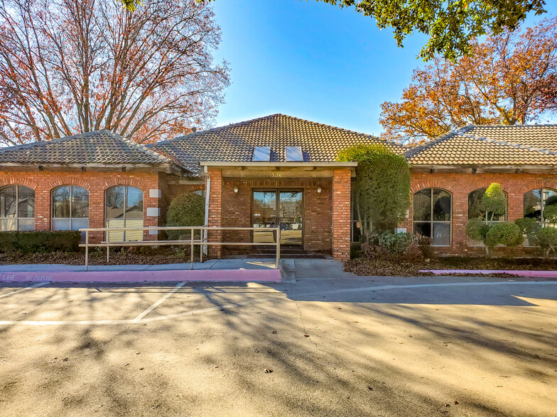 326 Cooper St, Cedar Hill, TX à louer - Photo de l’immeuble – Image 2 sur 17