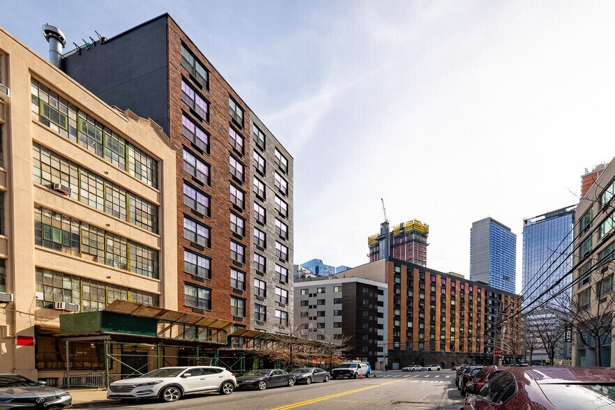 4260 Crescent St, Long Island City, NY à louer - Photo de l’immeuble – Image 2 sur 12