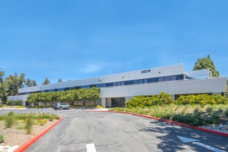 28210 Avenue Stanford, Valencia, CA à louer Photo de l’immeuble– Image 1 sur 4