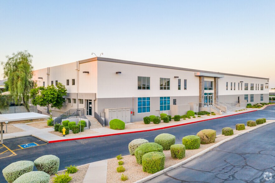 3925 E Broadway Rd, Phoenix, AZ à louer - Photo de l’immeuble – Image 3 sur 11