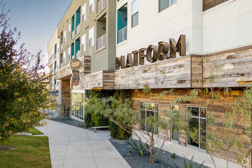 2823 E Martin Luther King Jr Blvd, Austin, TX à louer - Photo de l’immeuble – Image 3 sur 13